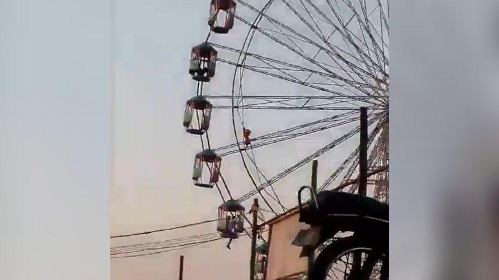 13-Jährige fällt aus Riesenrad-Gondel