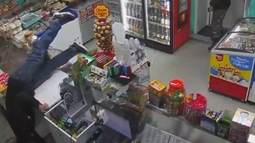 Betrunkener Wodka-Dieb wird zur Lachnummer