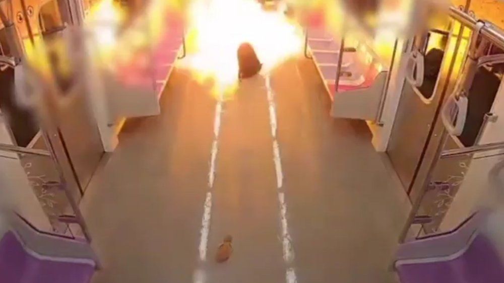 Video: Brandanschlag in Seoul: Mann zündet U-Bahn an