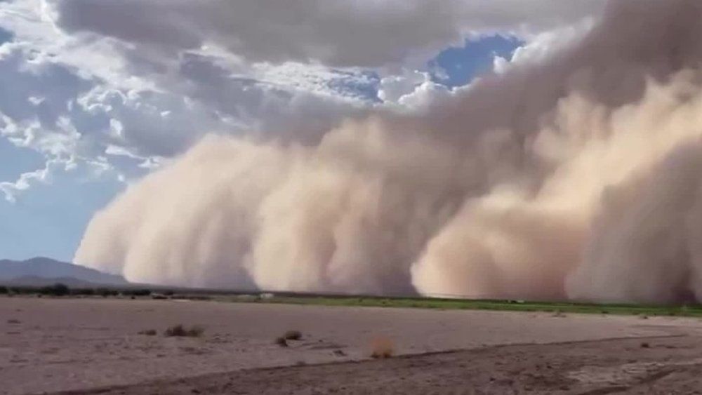 Video: Fast 100 Kilometer: Sandsturm verschluckt ganzen Landstrich