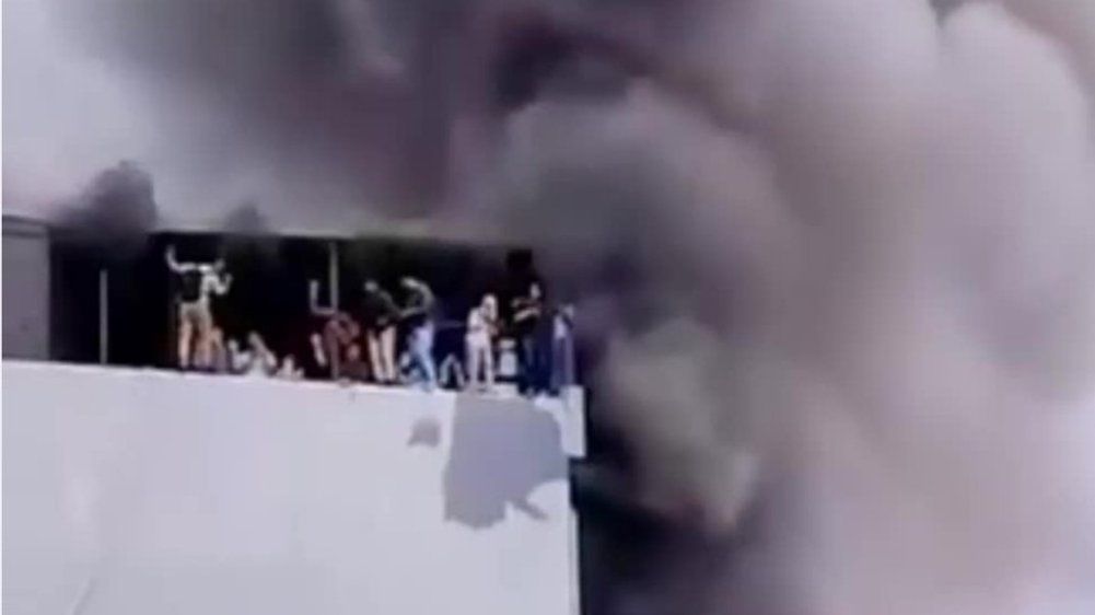 Video: Jakarta: Explodierte Batterie löst einen Großbrand aus