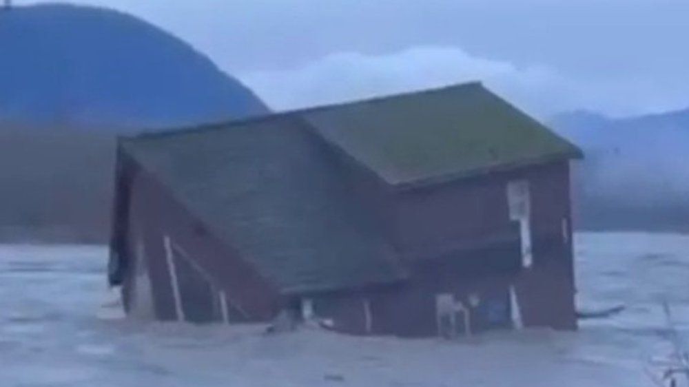 Video: Überflutung in Washington: Fluss reißt ganzes Haus mit sich fort