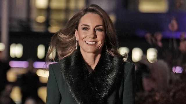Video: Prinzessin Kate strahlt in weihnachtlichem Look