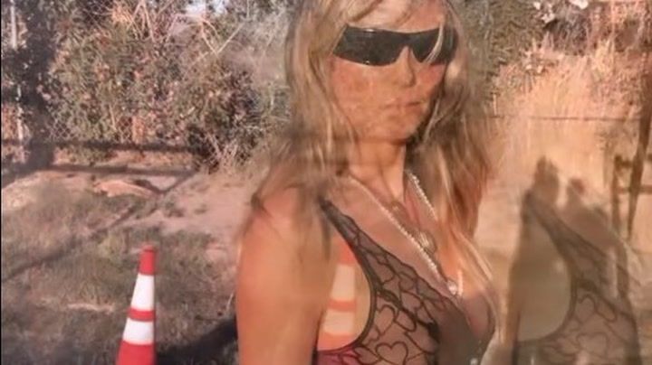 In Dessous bei Coachella: Heidi Klum im transparenten Spitzenbody