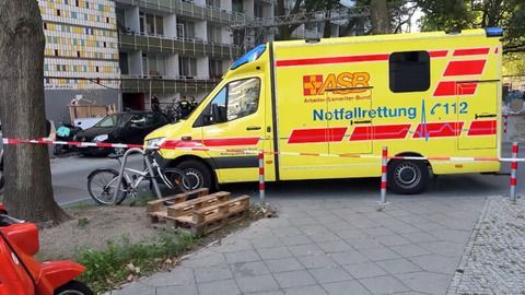 Berlin: Mann tötet Frau mit Axt - Polizei erschießt Täter