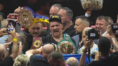 Duell um Schwergewichtskrone: Profiboxer Usyk schlägt Fury