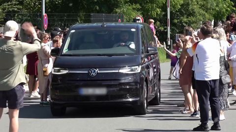 Heimfahrt in Kleinbussen: DFB-Profis verlassen Teamquartier