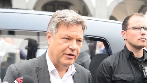 Habeck weicht Fragen zur Kanzlerkandidatur aus