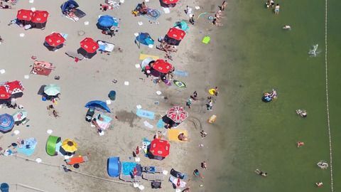 Heiß und kalt: Der Sommer fährt Achterbahn