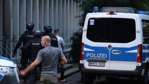 Solingen: Polizei stürmt Flüchtlingsunterkunft - IS bekennt sich zu Anschlag