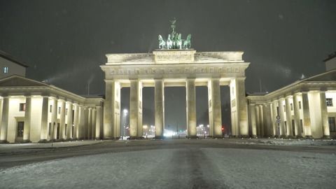Wintereinbruch in Berlin: Neuschnee sorgt für Probleme