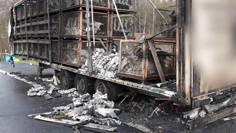 Lkw-Brand auf A27 bei Walsrode: Fahrbahn komplett gesperrt
