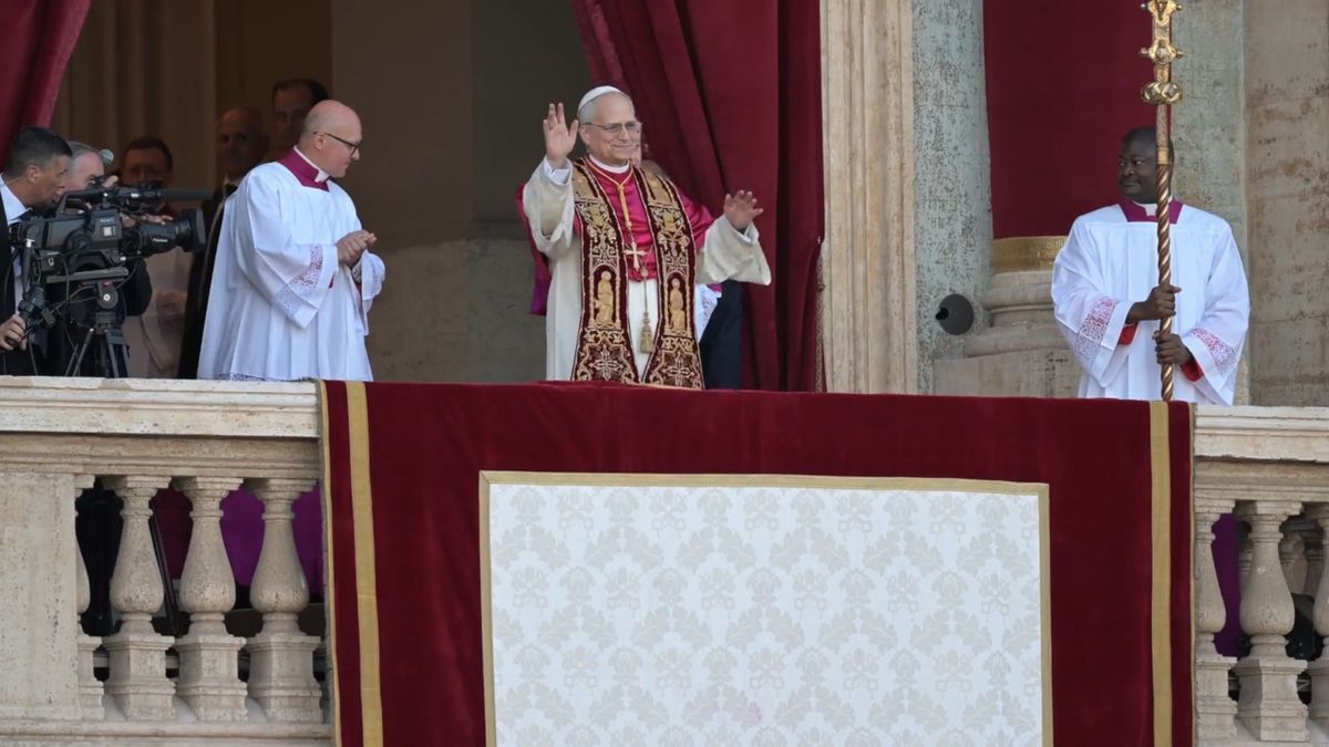 Neuer-Papst-Leo-XIV-feiert-Messe-in-Sixtinischer-Kapelle