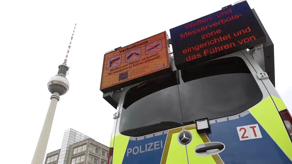 Video: Berlin: Waffen- und Messerverbot in Bus und Bahn tritt in Kraft