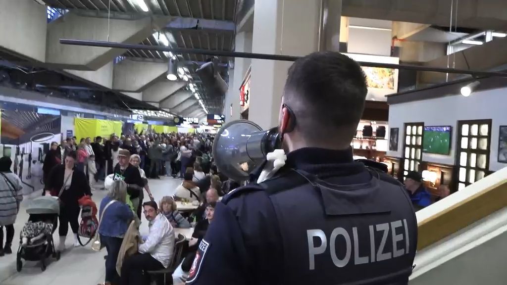 Video: Sicherheitsalarm am Flughafen: Flugbetrieb in Köln/Bonn gestoppt