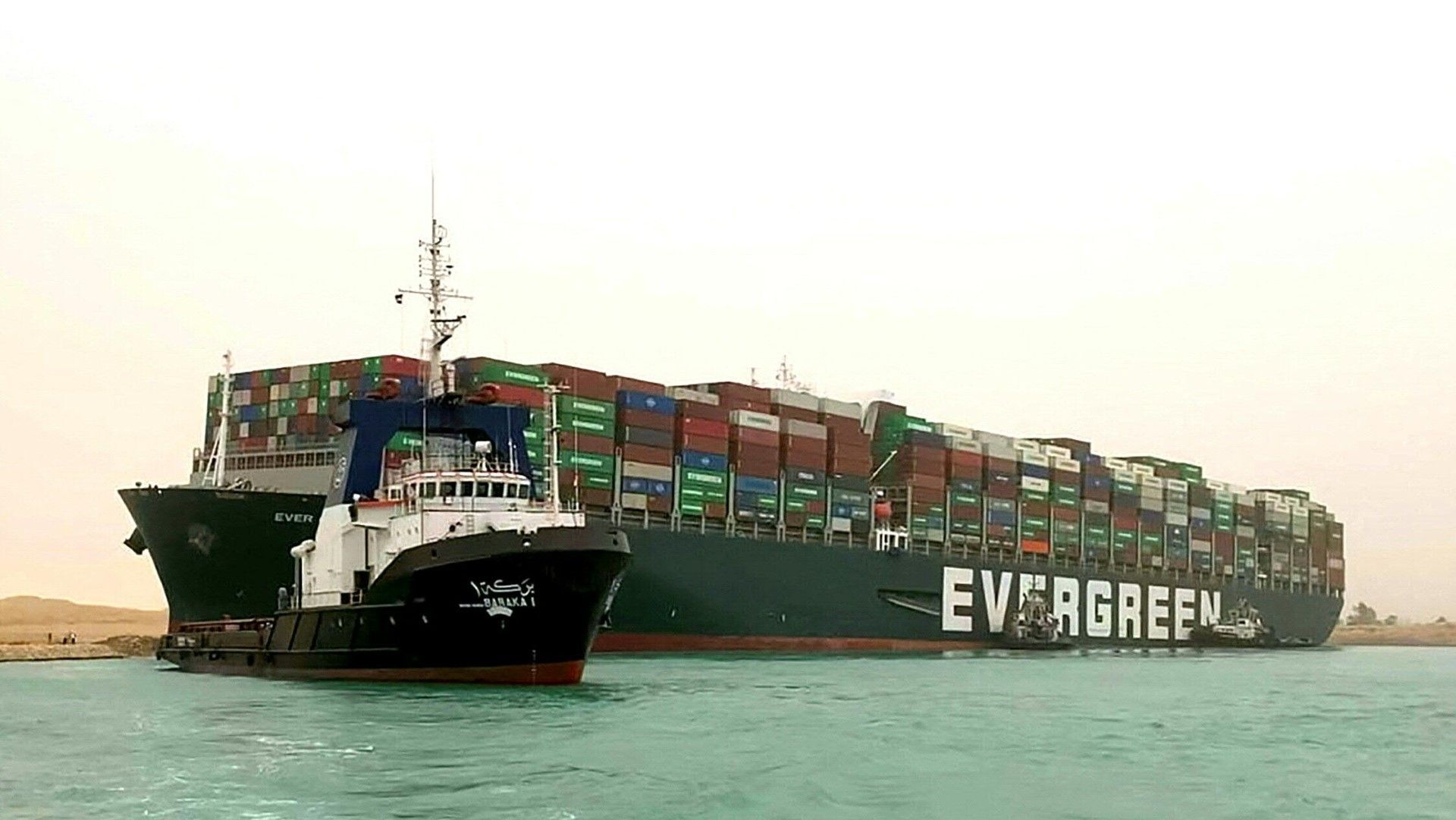 Riesiges Containerschiff blockiert Suez-Kanal