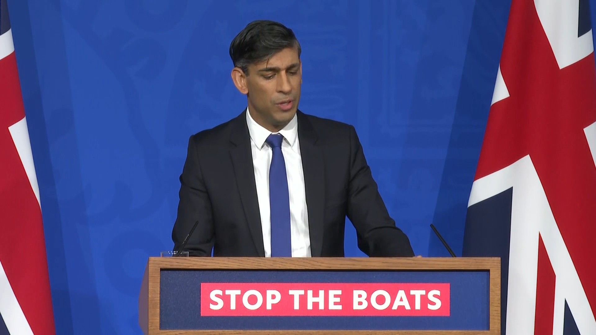 UK Prime Minister 'will not allow' ECHR to block migrant deportations