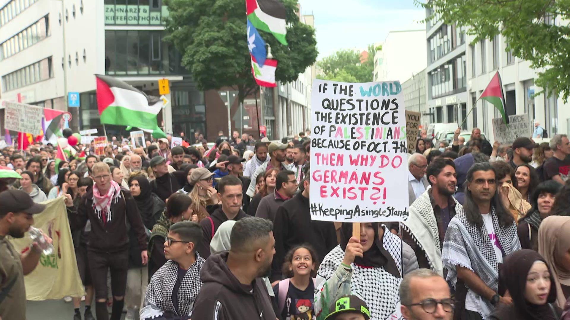 Hunderte bei propalästinensischem Nakba-Protestzug in Berlin