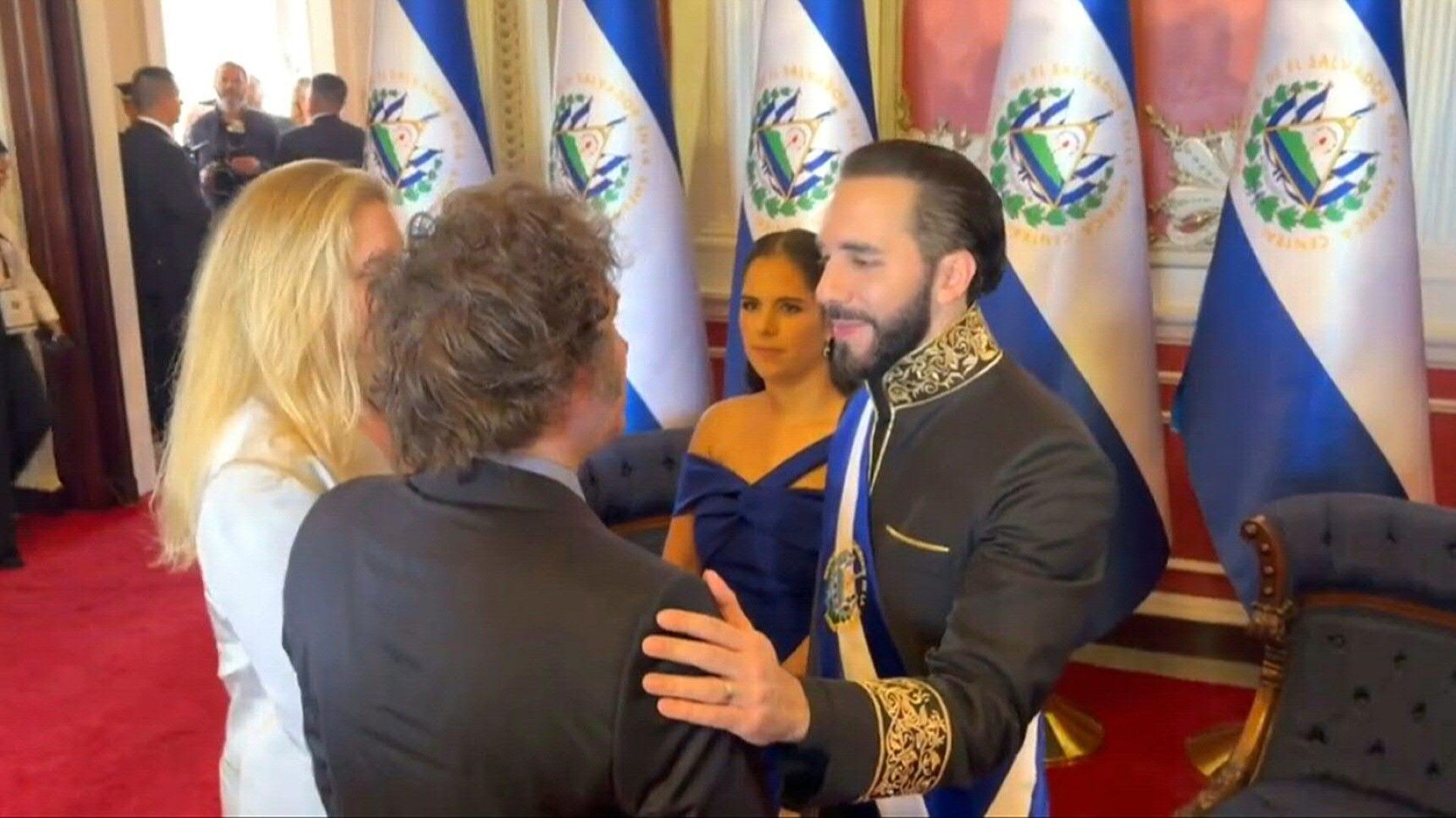 El Salvador: Bukele welcomes Milei to his inauguration ceremony