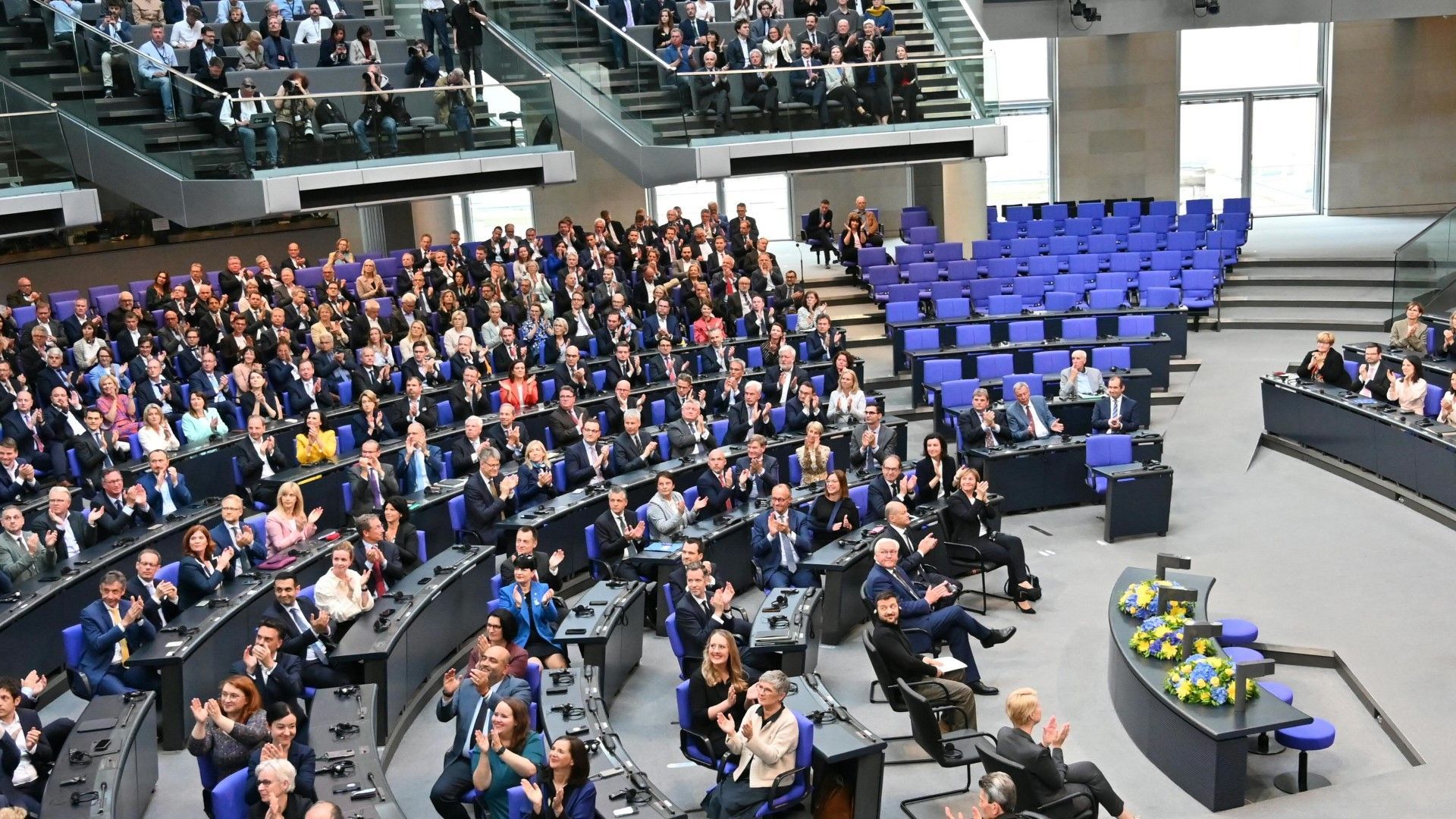 AfD und BSW bleiben Selenskyj-Rede im Bundestag fern