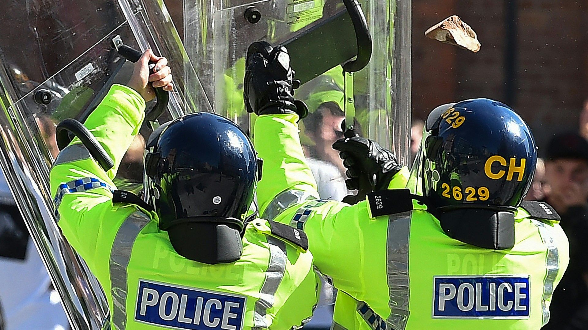 Ausschreitungen in Großbritannien: Dutzende Festnahmen in mehreren Städten