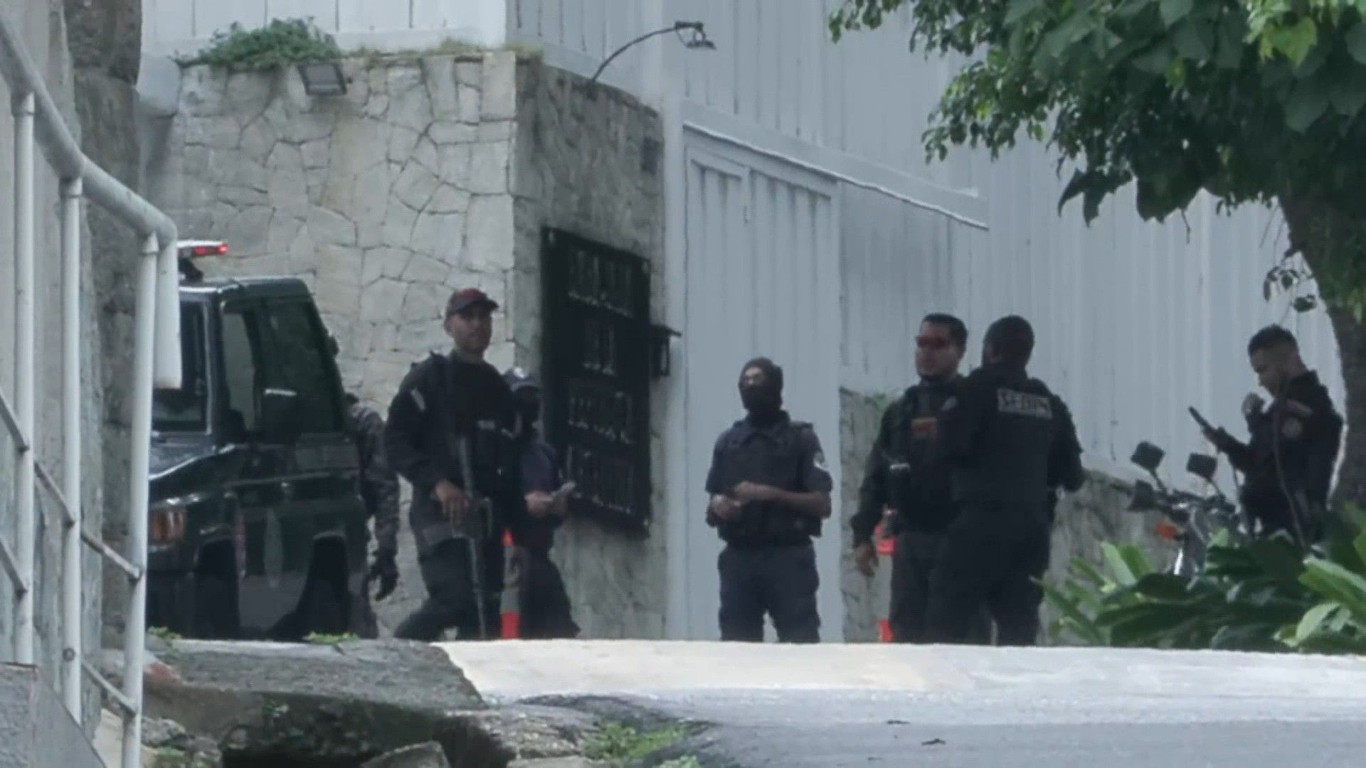 Images outside Argentine Embassy in Caracas as Venezuela revokes its custody from Brazil