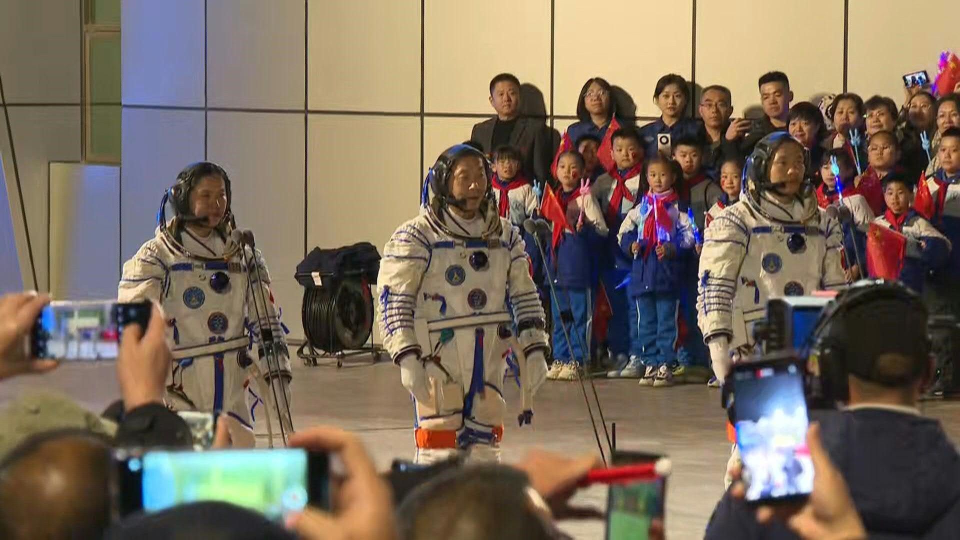 Chinese astronauts' farewell ceremony ahead of Shenzhou-19 mission
