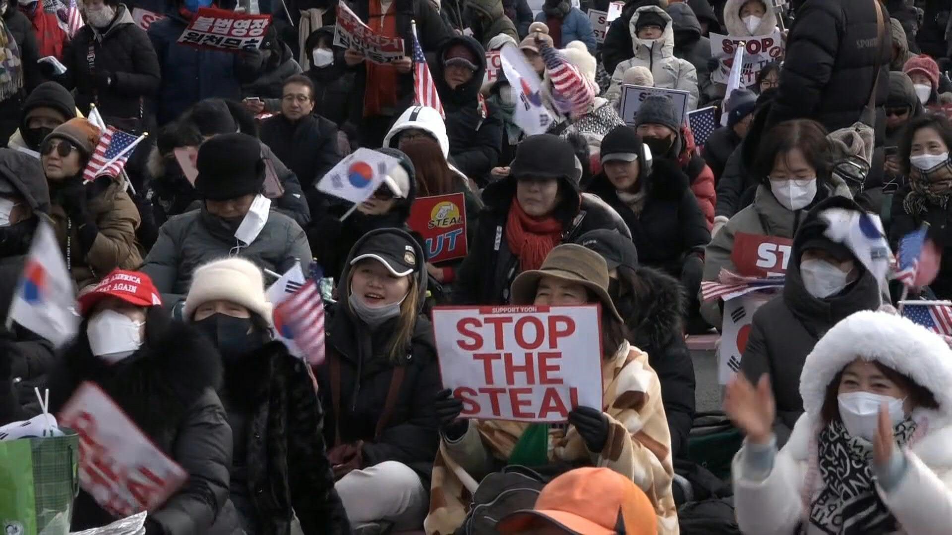 Supporters of impeached South Korean president rally as court approves new arrest warrant