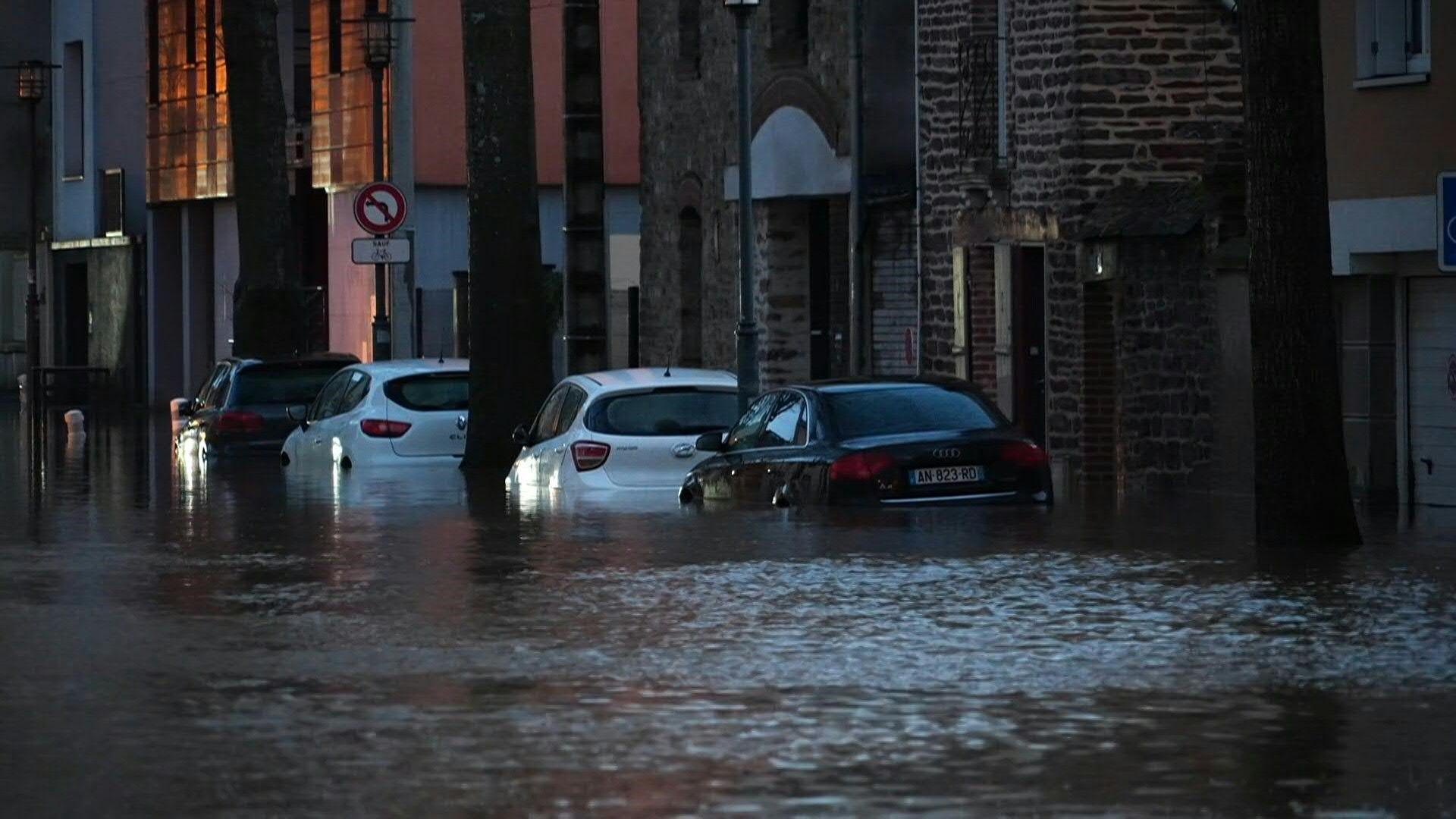 Flooding in western France: the banks of the Canal Saint-Martin flooded in Rennes