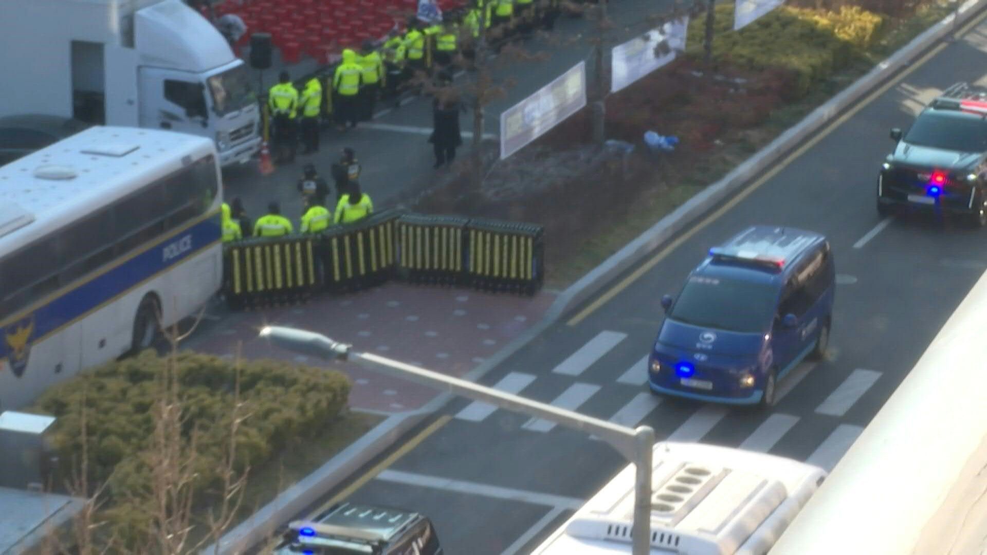 SKorea: Yoon Suk Yeol arrives at court ahead of criminal hearing