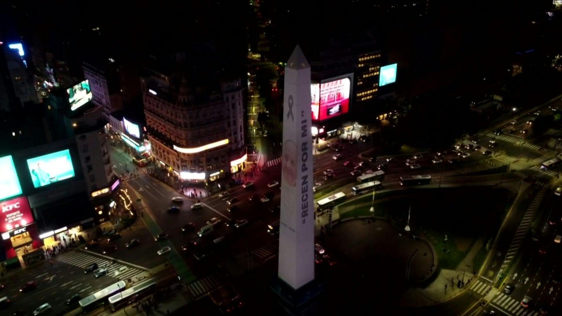 Video: Buenos Aires obelisk illuminated with image of Pope Francis