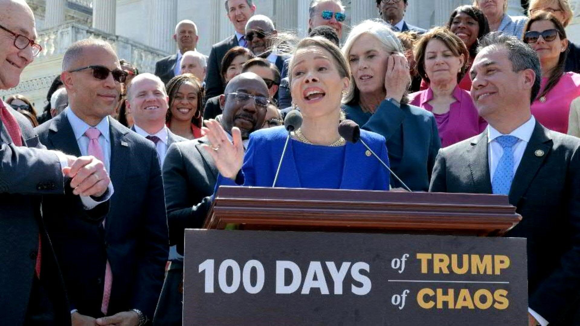 100 Tage Trump: US-Demokraten nennen US-Präsident "Möchtegern-Diktator"