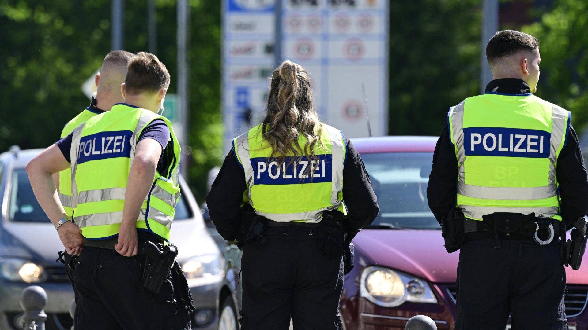 Dobrindt hält trotz Gerichtsurteils an Zurückweisungen fest