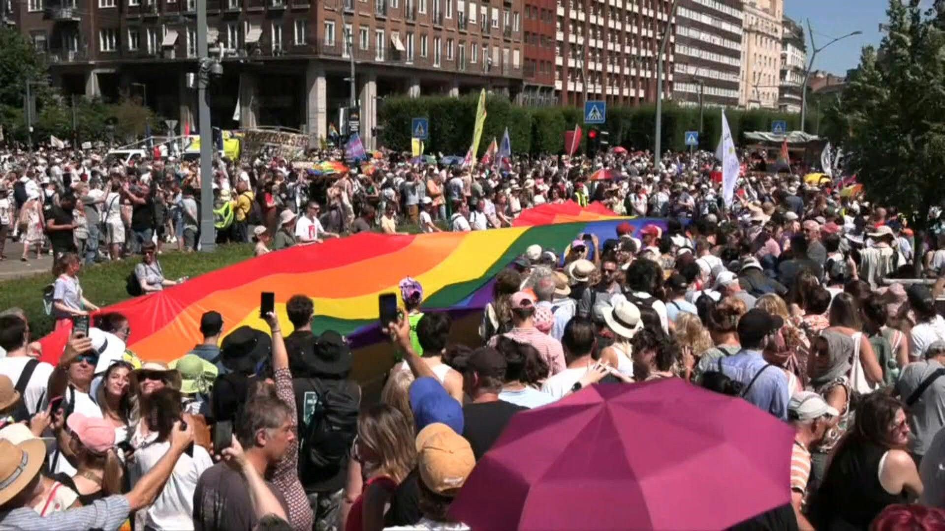 Large turnout at Budapest Pride defies Orban's ban in Hungary