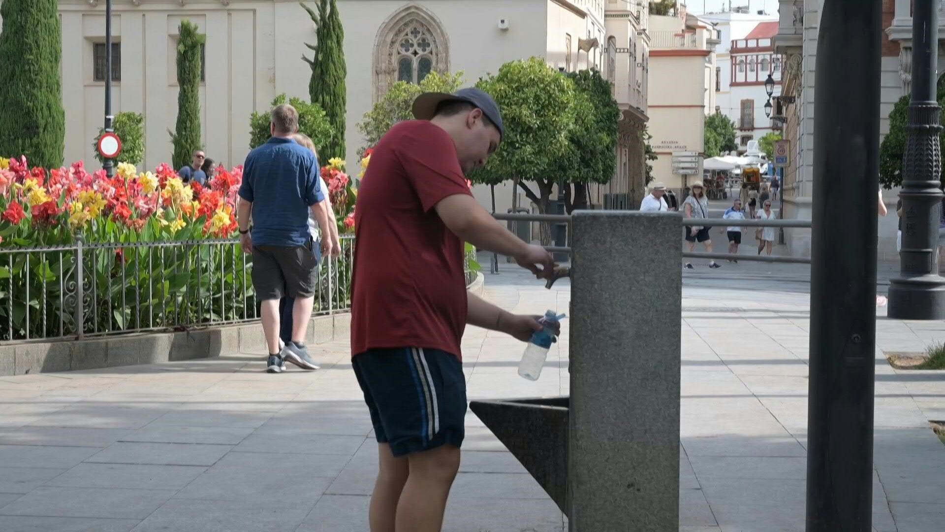 Temperatures soar in Seville as a heatwave hits Europe