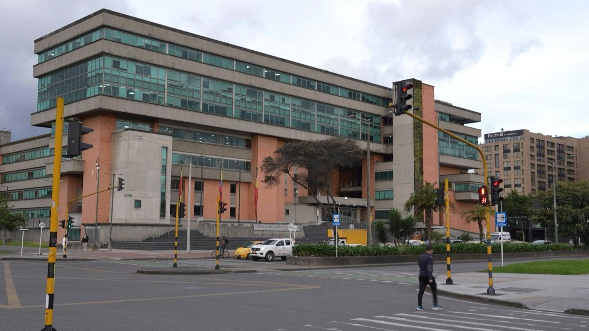 Video: Images of court where lawyers for Colombia ex-president Uribe filed protection claim