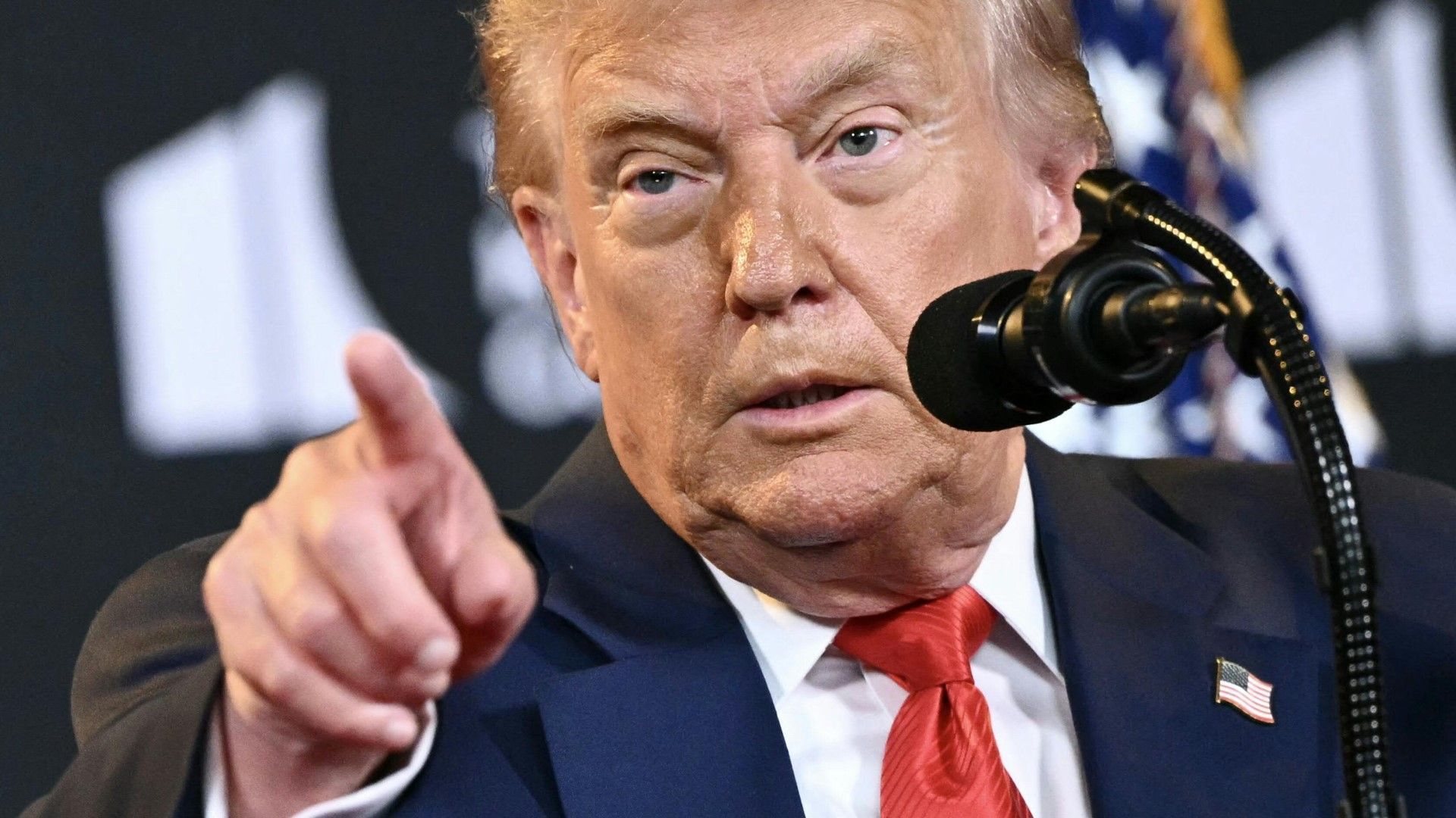 Vor Alaska-Gipfel: Trump warnt Putin