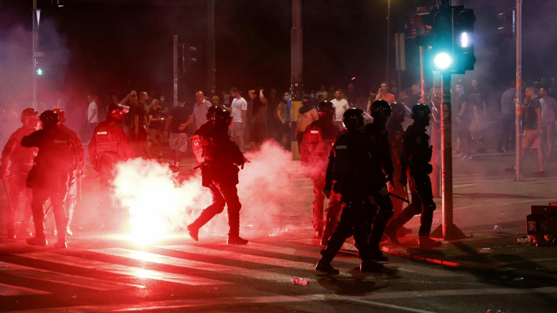 Verletzte und Festnahmen: Erneut Zusammenstöße bei Protesten in Serbien