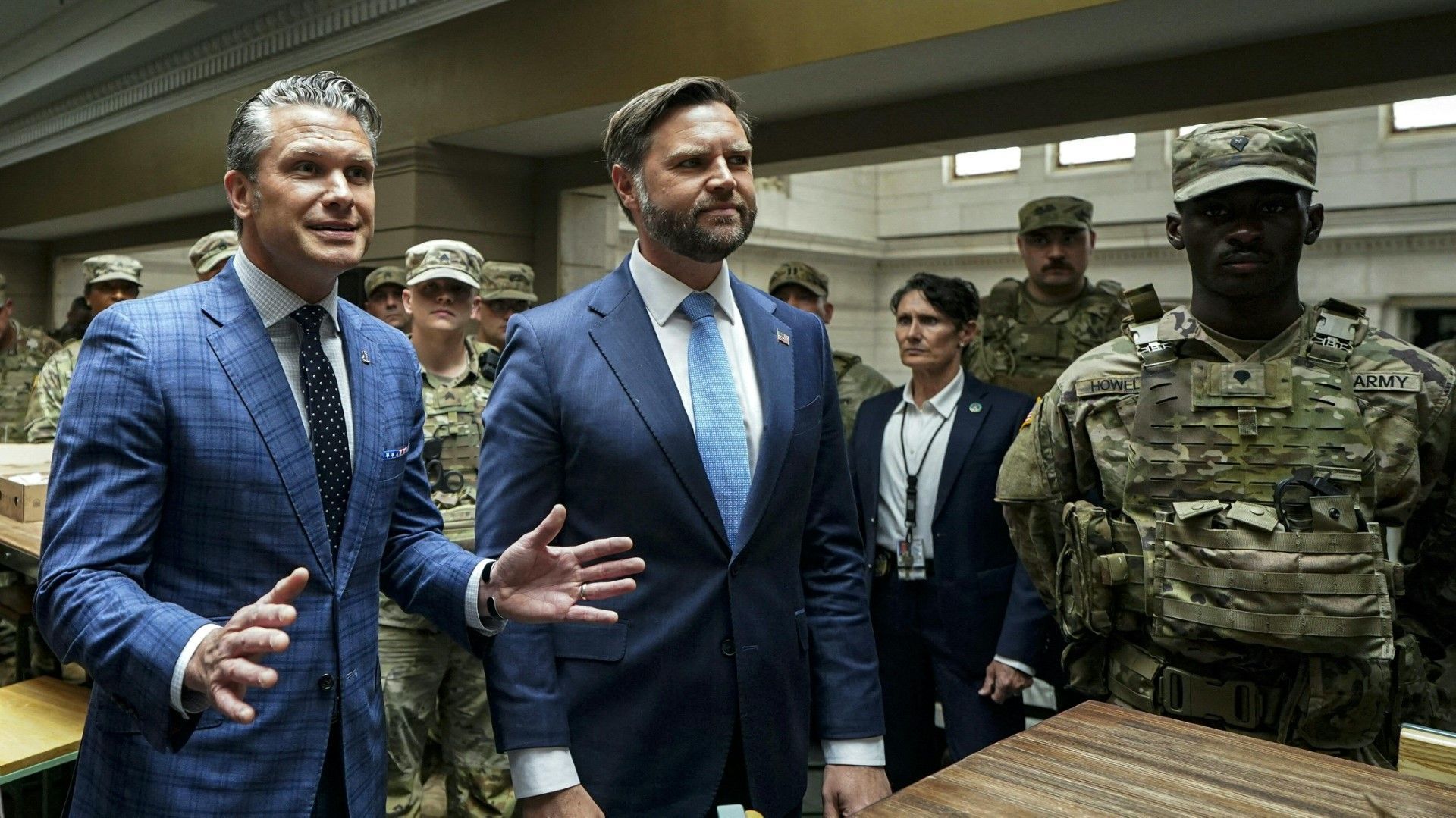 Washington: Vance y Hegseth abucheados durante visita a las tropas