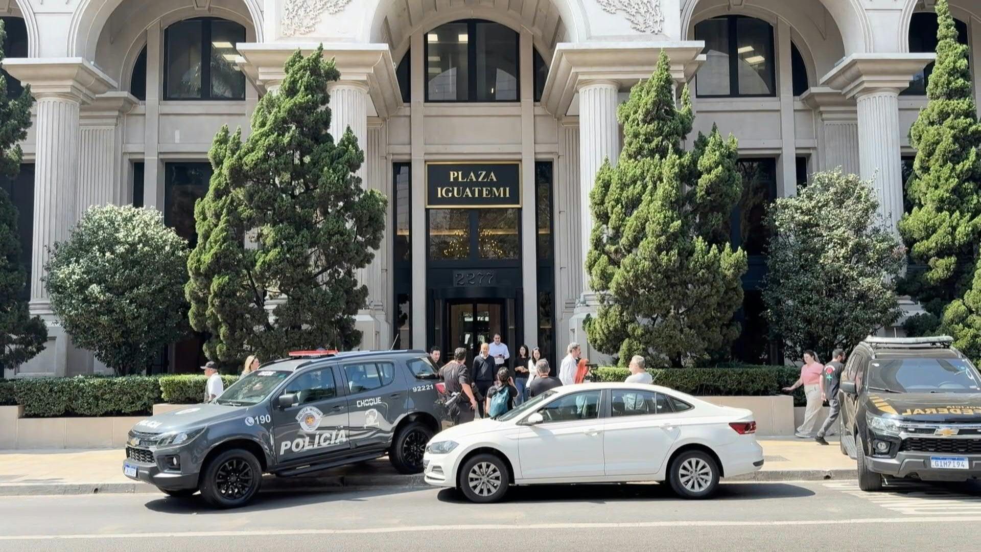 Brazil: authorities outside Sao Paulo building as the country cracks down on money laundering