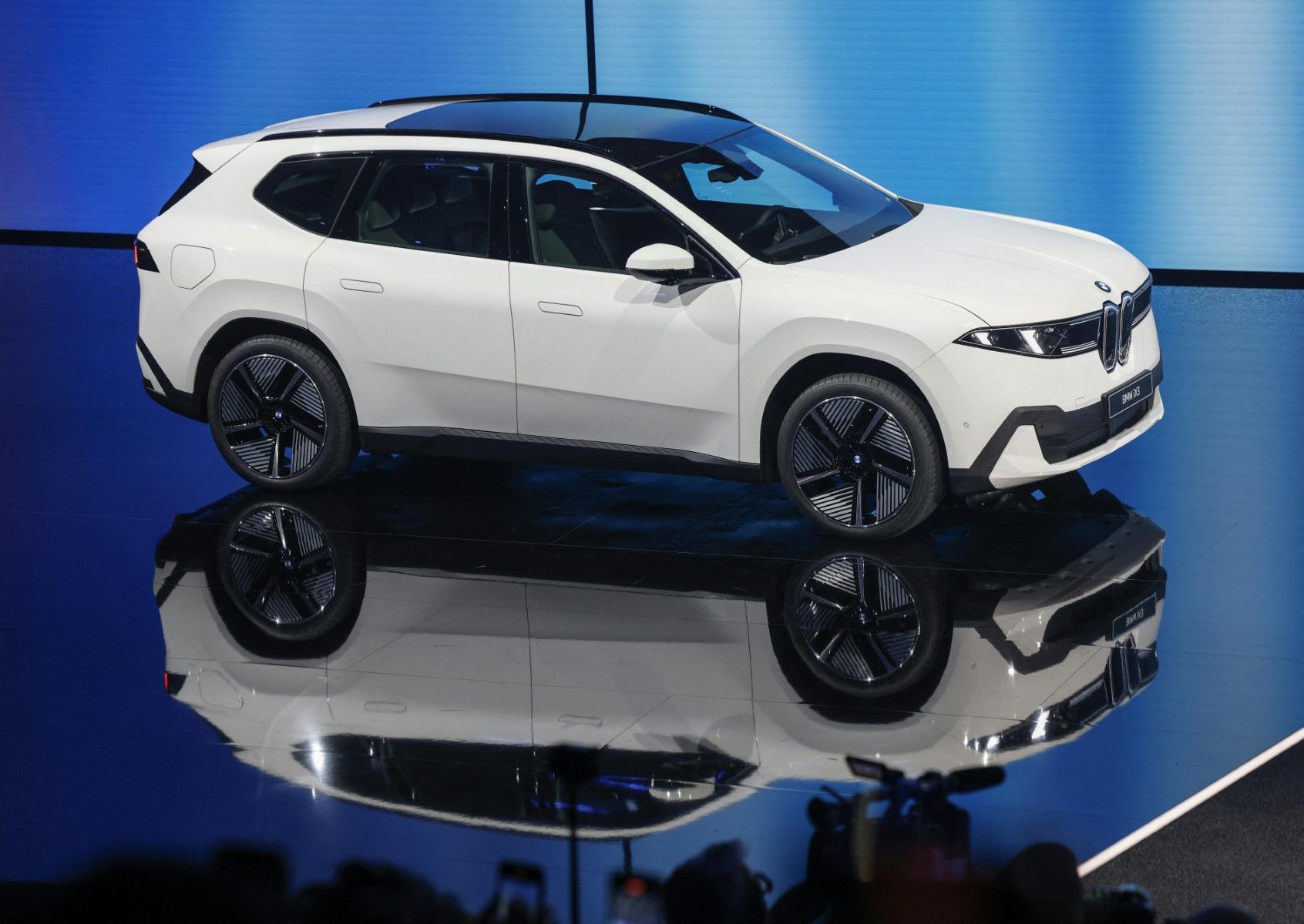 BMW präsentiert Hoffnungsträger iX3