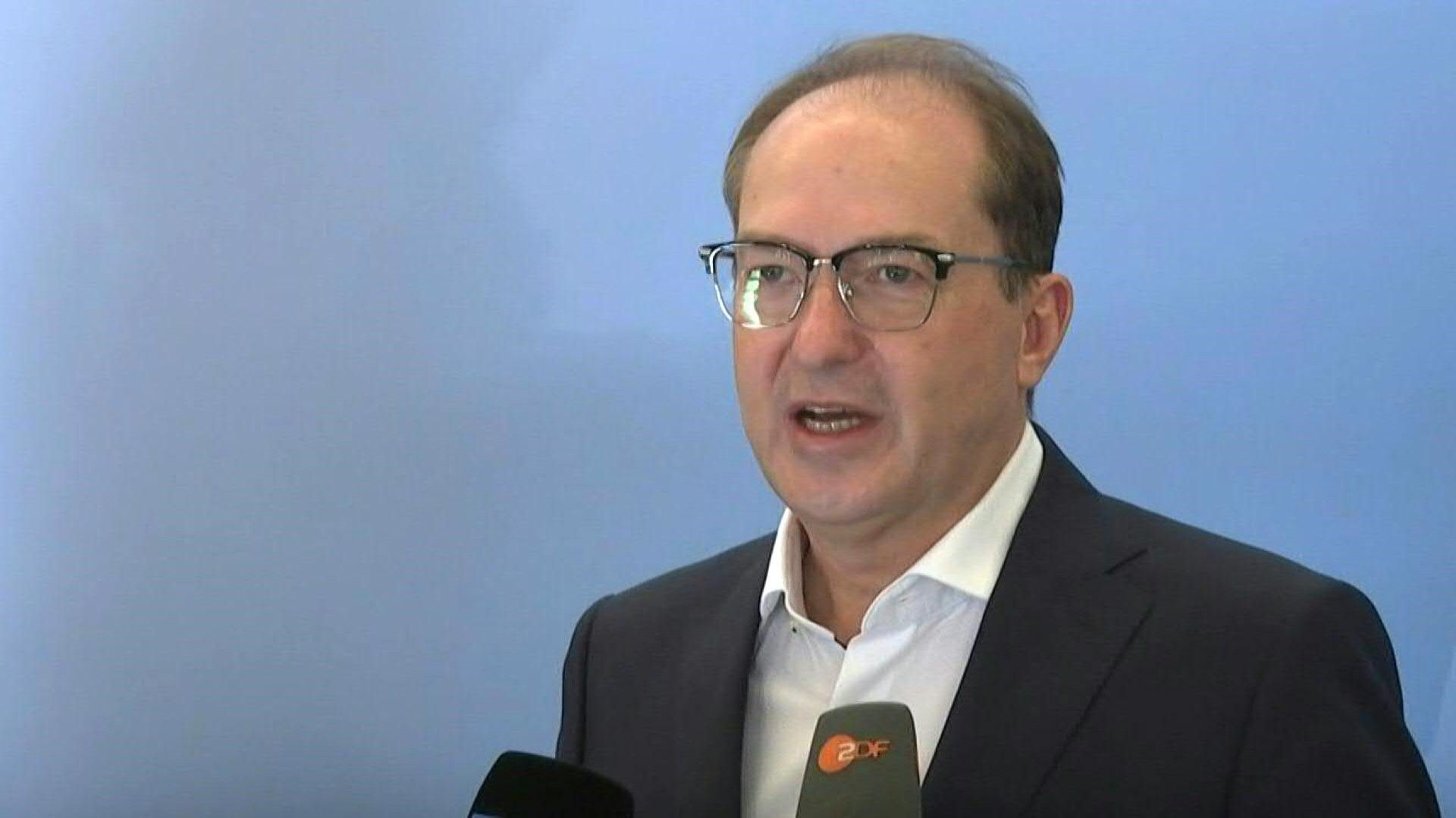 Dobrindt: „Hohe Bedrohung durch Drohnen“