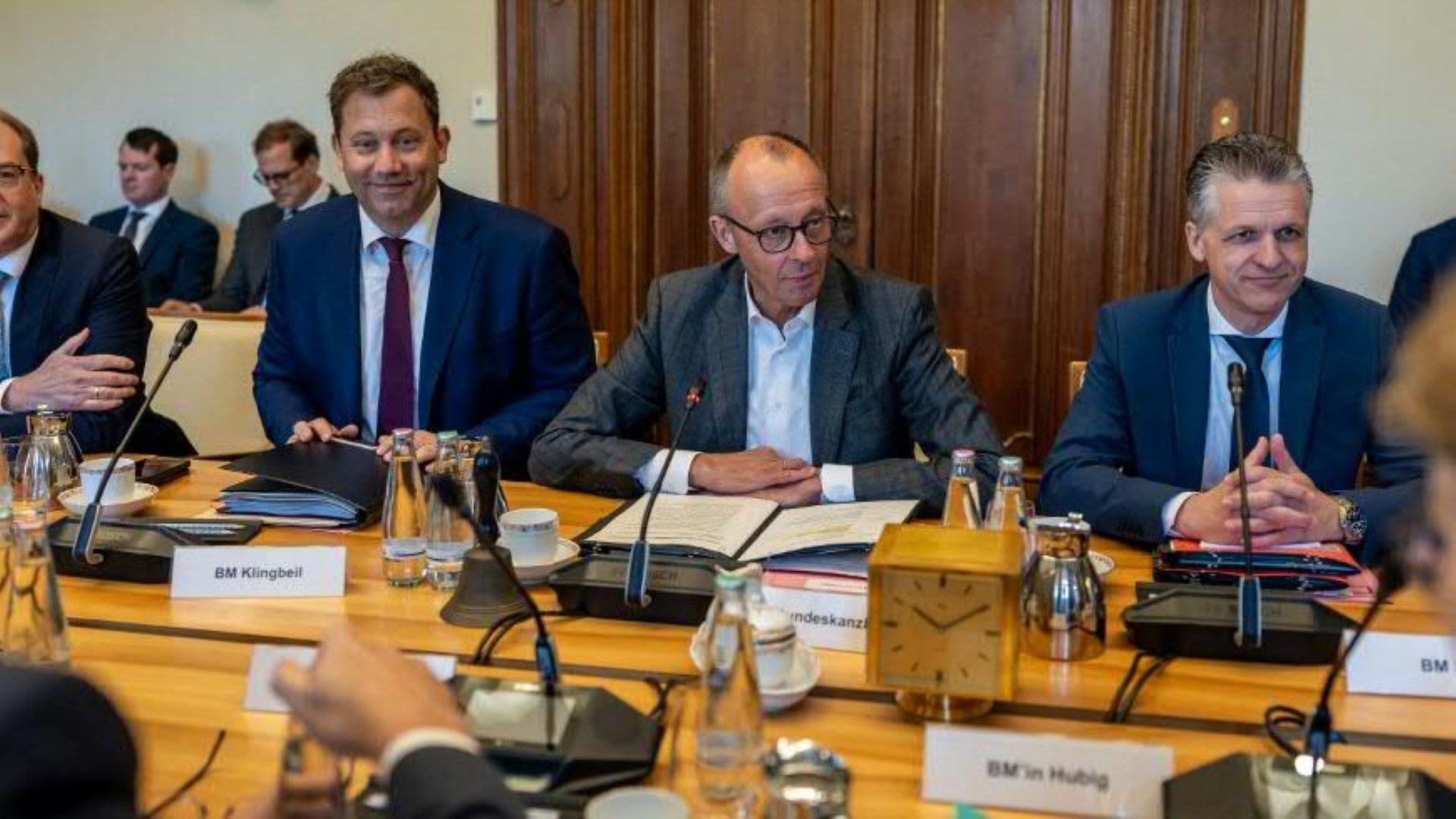 Kabinett will Wachstumshindernisse bei Klausur in Berlin beseitigen