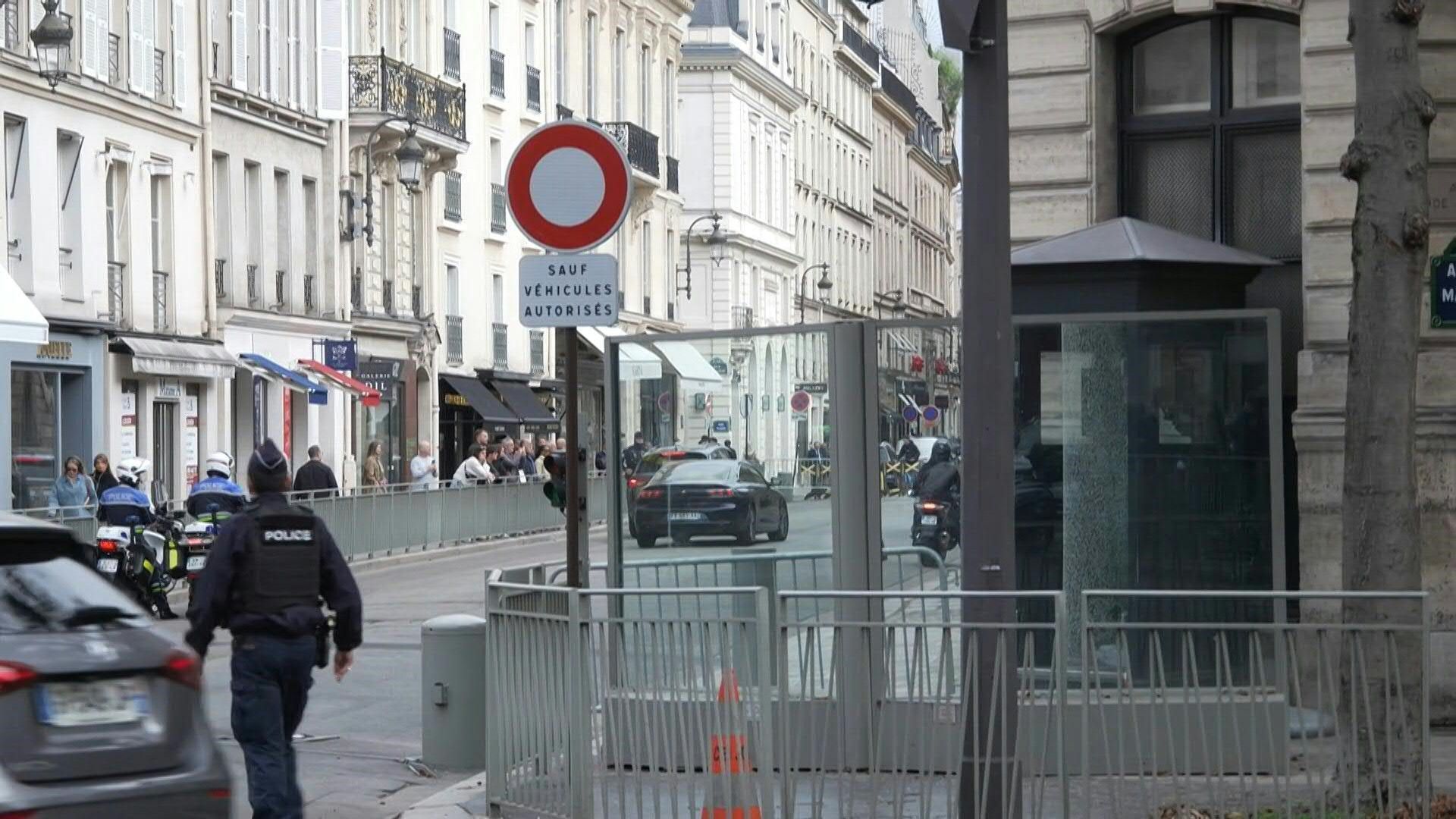 Outgoing French PM returns to Elysee