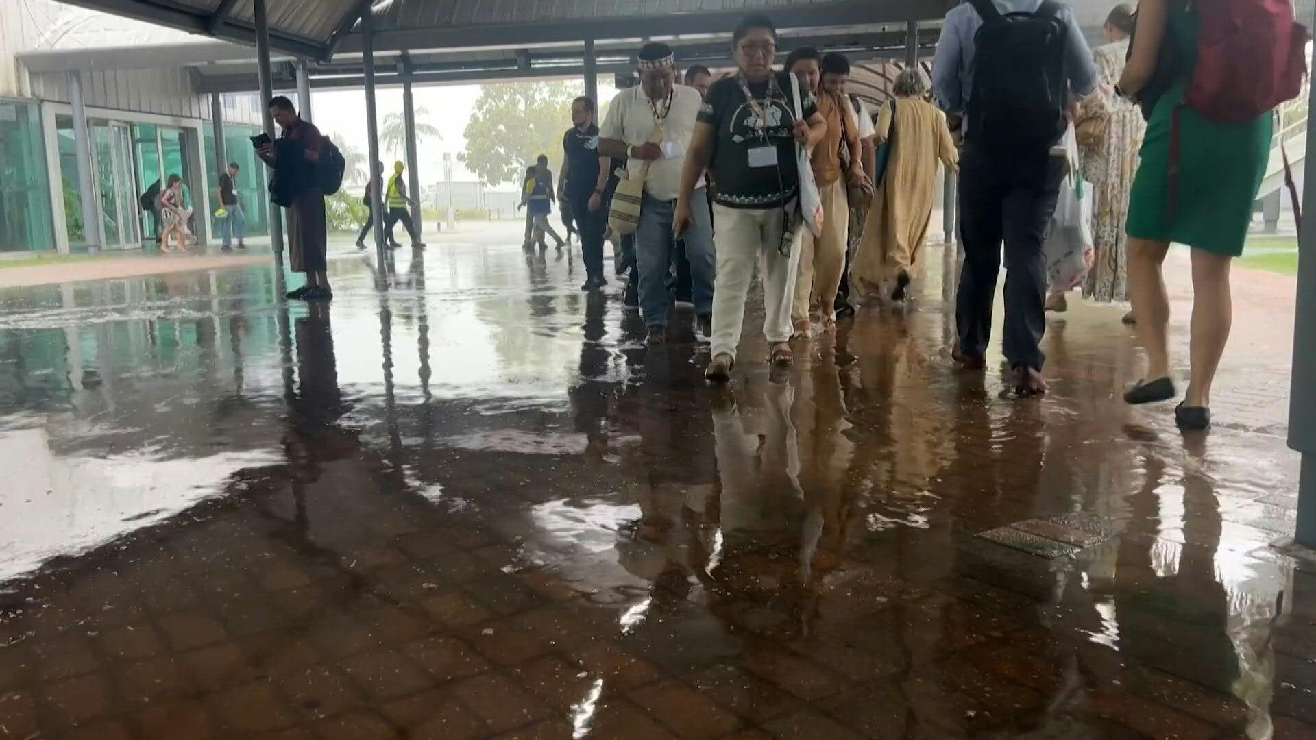 Video: COP30 attendees navigate flooded corridors during heavy rainfall at climate conference venue