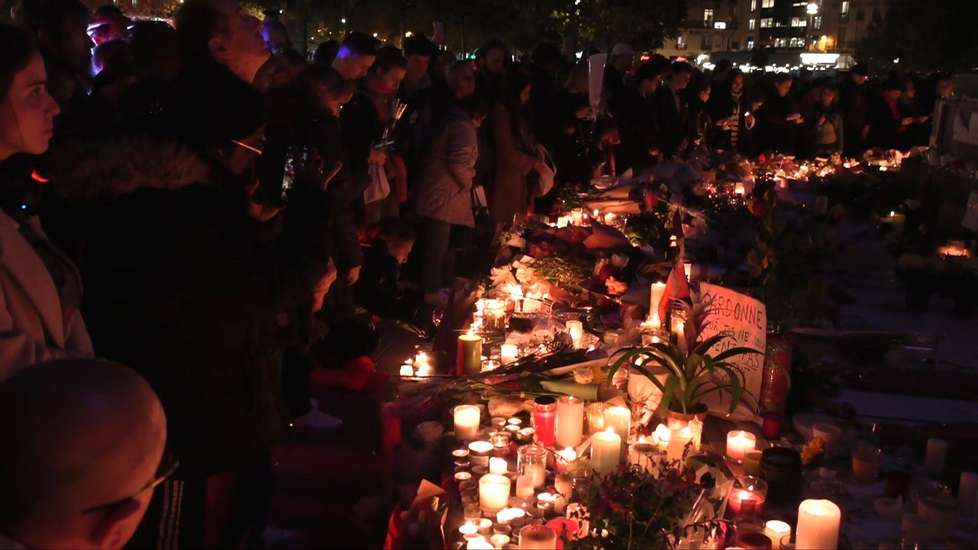 November 13: Place de la République, passersby gather to pay tribute