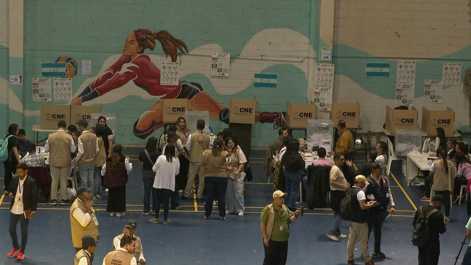 Final-hour-of-voting-in-Honduras-presidential-election