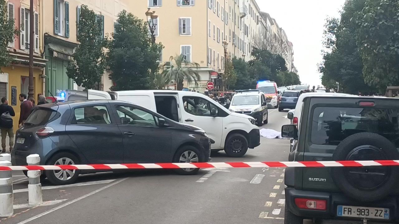 Video: Man armed with knife killed by police in Corsican city centre