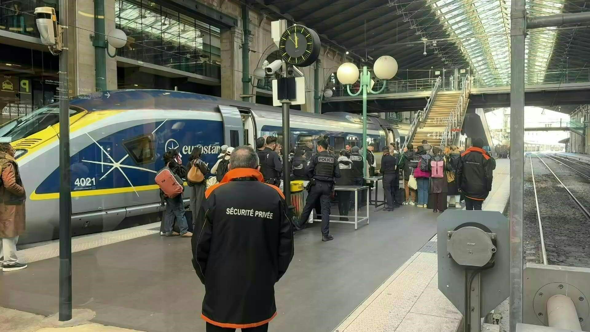 Video: Paris: Travel chaos as Eurostar suspends trains between London, Paris, Brussels and Amsterdam