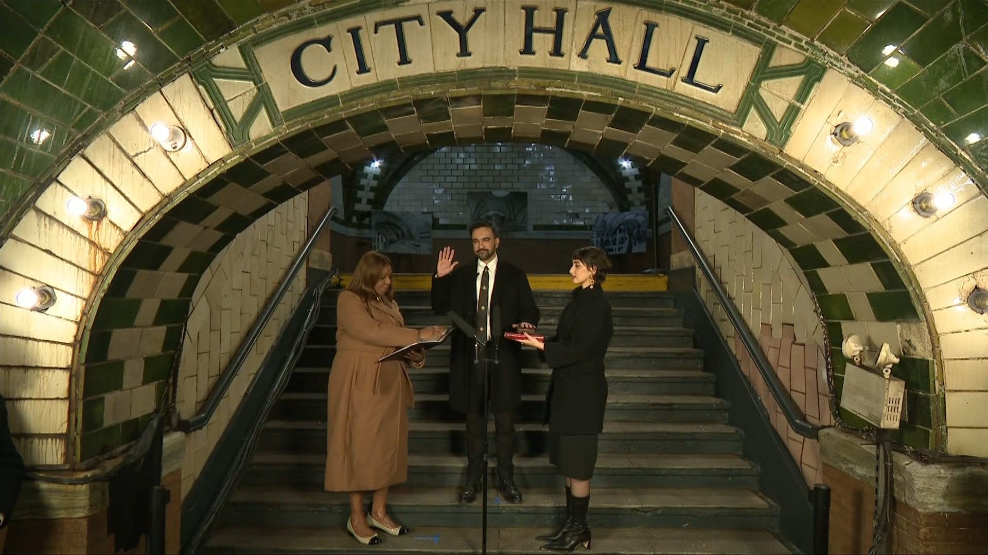 Video: Mamdani, leftist opponent of Trump, sworn in as New York mayor